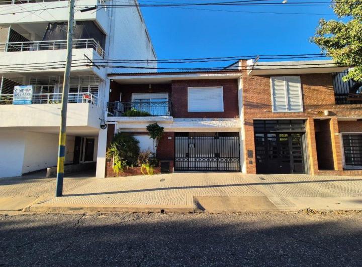 Casa · 195m² · 5 Ambientes · 1 Cochera