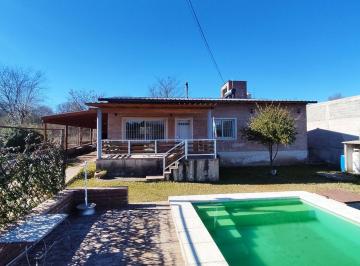 Casa · 141m² · 5 Ambientes · 1 Cochera · Venta Casa 2 Dorm Pileta Escritura Tanti