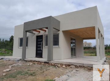 Casa · 54m² · 3 Ambientes · 1 Cochera · Casa en Venta - 2 Dorm. 1 Baño - 200 m² - Necochea