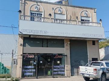 Local comercial · 216m² · 2 Cocheras · Venta Local + Casa Sobre Acceso Oeste Inversion!