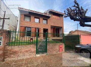 Casa · 305m² · 5 Ambientes · 1 Cochera · Casa en Boulogne Sur Mer - Gran Terreno y Dimensiones