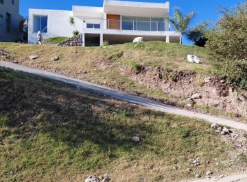 Casa · 248m² · 5 Ambientes · 2 Cocheras · Venta Casa 2 Dorm Cumbres del Golf V. Allende Cba