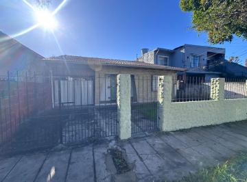 Casa · 4 Ambientes · 1 Cochera · Venta de Lote Casa de 4 Ambientes en Berazategui