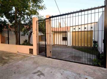Casa · 147m² · 4 Ambientes · 2 Cocheras · Casa 3 Ambientes en Venta 9 Abril + Departamento