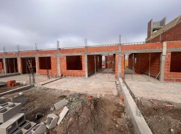 Casa · 70m² · 3 Ambientes · 2 Cocheras · Venta Oportunidad Duplex 2 Dor en Campos de Manati