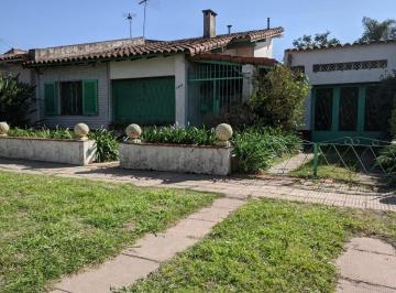 Casa · 127m² · 4 Ambientes · 1 Cochera · Casa de 4 Ambientes a La Venta 200 m. Av Pavon