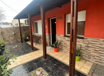 Casa · 117m² · 4 Ambientes · 1 Cochera · Casa Sobre Blvd. Teruggi