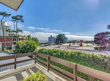Casa · 465m² · 5 Ambientes · 2 Cocheras · Casa Reciclada Venta Playa Mansa a Pasos del Mar