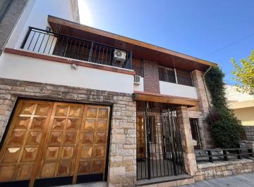 Casa · 300m² · 5 Ambientes · 1 Cochera · Alquiler Casa 5 Amb/oficinas/consultorios. Ramos