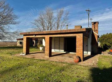 Casa · 110m² · 4 Ambientes · 1 Cochera · Casa en Venta en Pergamino con Pileta
