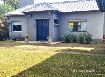 Quinta vacacional · 171m² · 2 Dormitorios · 2 Cocheras · Casa en Venta en Pehuajo con Patio