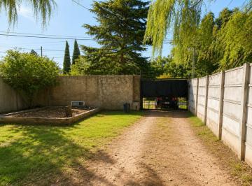 Casa · 63m² · 5 Ambientes · Venta Casa 4 Ambientes Amplio Parque con Parrilla