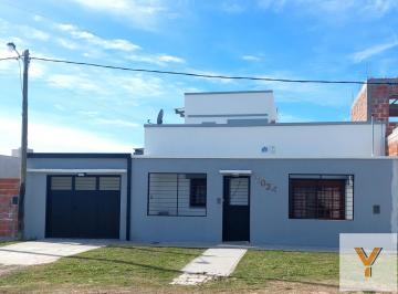 Casa · 190m² · 5 Ambientes · 2 Cocheras · Casa en Venta - 4 Dorm. 2 Baños - La Plata