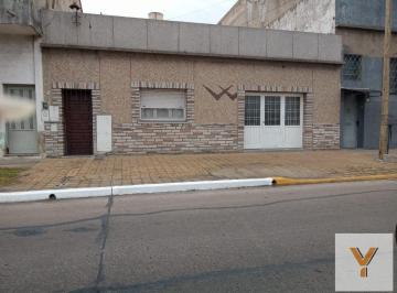 Casa · 215m² · 6 Ambientes · Casa en Venta - 4 Dorm. 3 Baños - 235 m² - San Justo, La Matanza