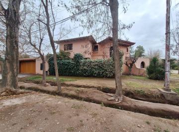 Casa · 330m² · 4 Ambientes · 2 Cocheras · Oportunidad Única en El Huerto – La Puntilla