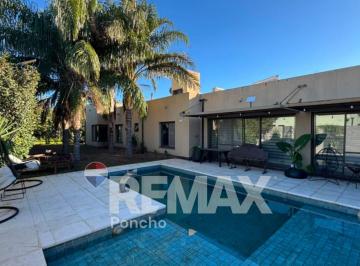 Casa · 220m² · 8 Ambientes · 2 Cocheras · Se Alquila Casa Nivel Premium Country Valle Viejo
