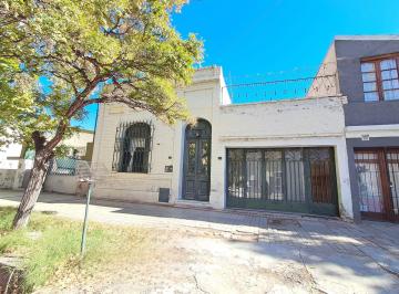 Casa · 210m² · 7 Ambientes · 1 Cochera · Casa en Venta en San Rafael