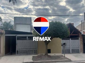 Casa · 220m² · 6 Ambientes · 2 Cocheras · Casa Venta Pinares con Quincho y Piscina 3 Dorm