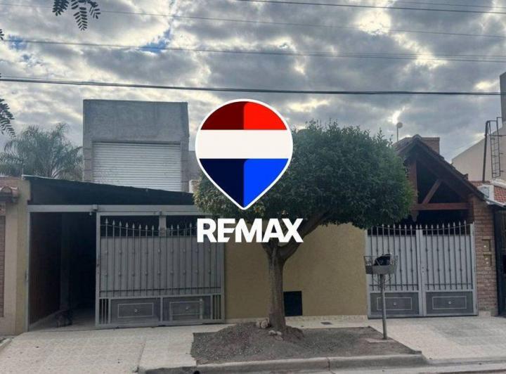 Casa · 220m² · 6 Ambientes · 2 Cocheras