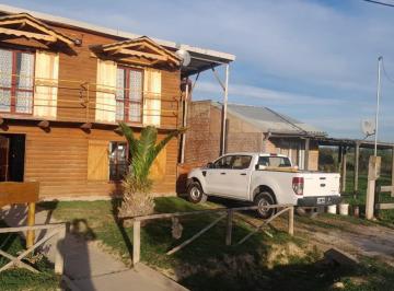 Casa · 71m² · 3 Ambientes · 1 Cochera · Casa 2 Dorm. con Pileta, Paraje La Juanita