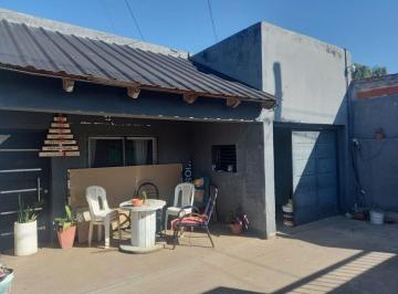 Casa · 110m² · 3 Ambientes · 1 Cochera · Casa 2 Dorm. en Venta en Los Hornos Jardín