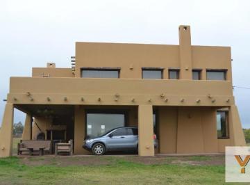 Casa · 200m² · 4 Ambientes · 2 Cocheras · Casa en Venta - 3 Dorm. 3 Baños - 270 m² - San Pedro