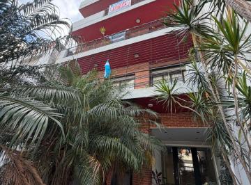 Departamento de 3 ambientes, Parque Chacabuco · Piso en Parque Chacabuco Peron Al 1000 Muy Luminoso con Balcón Al Frente Edificio con Amenities