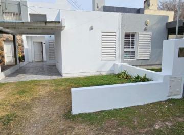 Casa de 5 ambientes, Córdoba · Casa en Alquiler, Barrio Semi Cerrado, Muy Luminosa