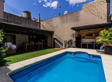 Casa · 164m² · 4 Ambientes · Casa en Venta 4 Ambientes con Pileta - Parrila y Galeria, Liniers