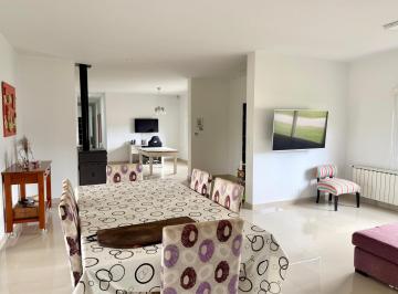 Casa · 236m² · 5 Ambientes · 2 Cocheras · Casa en Venta 5 Ambientes, Pileta, Jardin, Comarcas de Luján San Roque