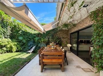 Casa · 260m² · 5 Ambientes · 3 Cocheras · Casa en Venta Dos Plantas, 5 Ambientes, Parque, Quincho, Cocheras, Terraza, Villa Ballester.