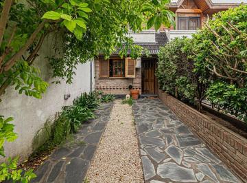 Casa · 69m² · 3 Ambientes · 1 Cochera · Casa en Venta 3 Ambientes con Cochera en Banfield Este
