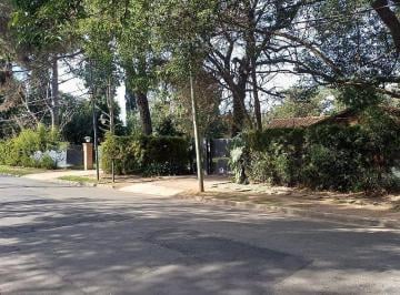 Casa · 70m² · 3 Ambientes · 1 Cochera · Importante Quinta con Terreno de 5.000 m².