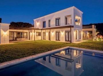 Campo · 280m² · 4 Ambientes · 4 Cocheras · Rumenco Exclusiva Propiedad en Alquiler