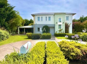 Campo · 150m² · 4 Ambientes · 5 Cocheras · Rumenco Casa en Alquiler