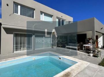 Campo · 202m² · 5 Ambientes · 4 Cocheras · Arenas del Sur Casa en Venta