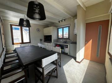 PH · 76m² · 4 Ambientes · Venta PH 4 Ambientes Villa Maipu, con Parrilla Cubierta y Quincho Techado, Sin Expensas! Permuta!