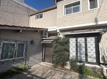 Casa · 225m² · 6 Ambientes · 2 Cocheras · Venta La Lucila Casa 3 Dorm. Escritorio y Dependencia