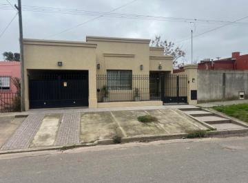 Casa de 3 ambientes, San Antonio de Areco · Moderna, Funcional. Lista Para Habitar!