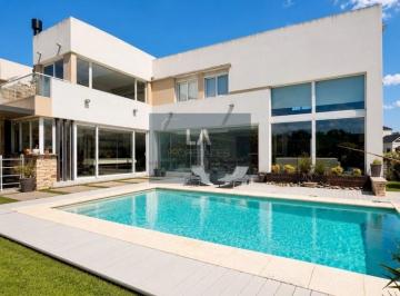 Campo · 300m² · 4 Ambientes · 2 Cocheras · Arenas del Sur Alquiler