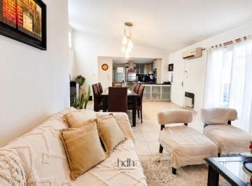 Casa · 220m² · 6 Ambientes · 3 Cocheras · Casa Venta 3 Dorm. 2 Baños con Pileta