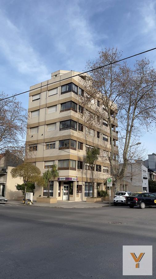 Depto 3 amb, 100m² con cochera — España y Bolívar