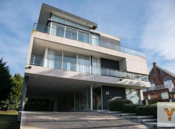 Casa · 450m² · 8 Ambientes · Casa en Venta - 5 Dorm. 8 Baños - Cariló