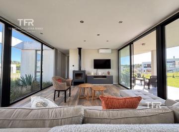 Casa · 1m² · 5 Ambientes · Costa Esmeralda – Casa en Alquiler en Cul de Sac Privado y Pileta