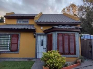 Casa · 140m² · 4 Ambientes · 1 Cochera · Casa en Venta - 3 Dorm. 4 Baños - San Vicente
