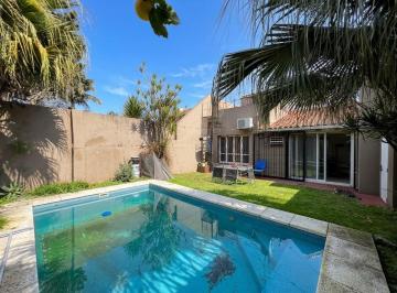 Casa · 236m² · 6 Ambientes · 1 Cochera · Casa en Martinez