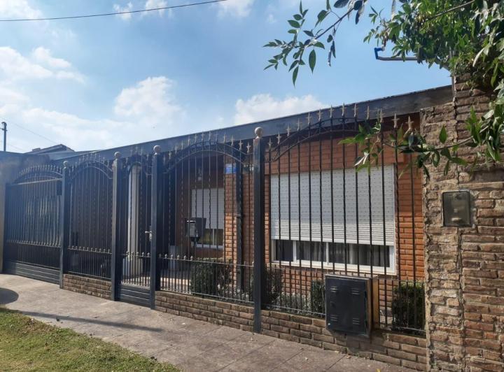 Casa · 165m² · 4 Ambientes · 1 Cochera