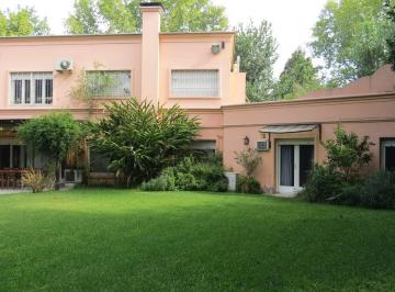Casa · 460m² · 6 Ambientes · 2 Cocheras · Casa de 6 Ambientes en Venta, en Las Lomas de San Isidro.