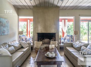 Casa · 350m² · 7 Ambientes · 1 Cochera · Venta en Deportivo de Costa Esmeralda - Estilo de Campo - Atardeceres Unicos