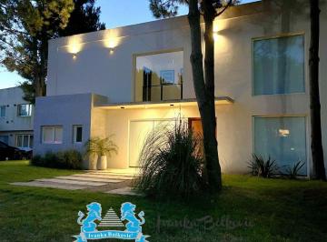 Casa de 5 ambientes, Costa Esmeralda · Venta Casa de 215 m² con 4 Dorm. Costa Esmeralda Gas Natural Pileta